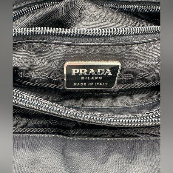Authentic Prada Black Vintage Nylon Tote in Excellent Condition - Picture 2 of 4